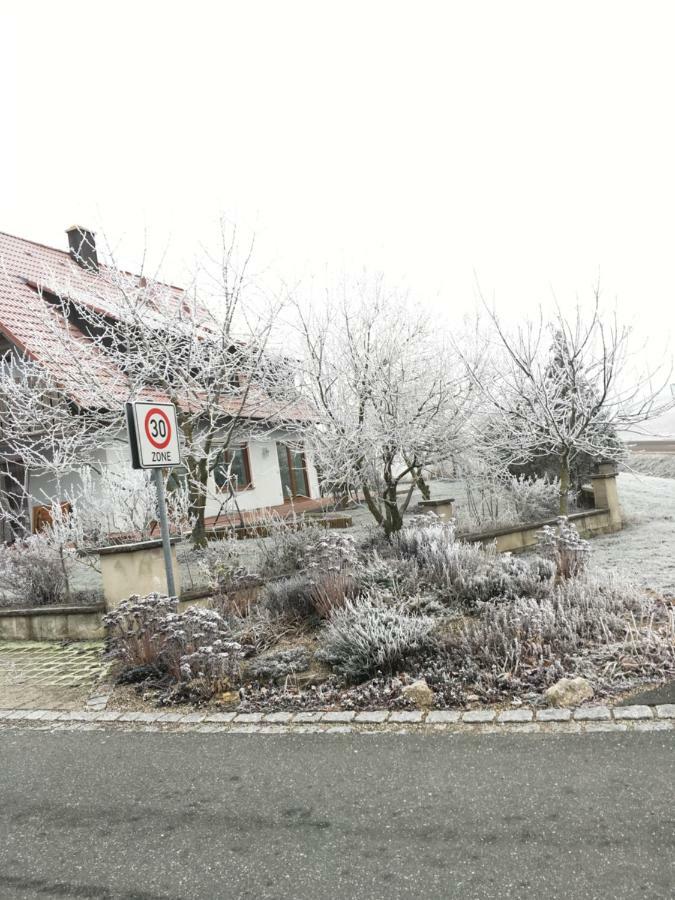Ferienwohnung Eibenweg Gebsattel Екстериор снимка